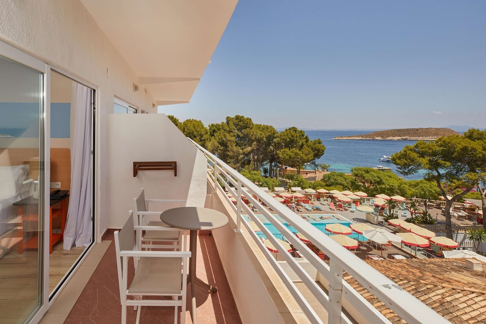 Alua Calvia - Hyatt Inclusive Collection — Hotel rooms in Magaluf, Balearic Islands