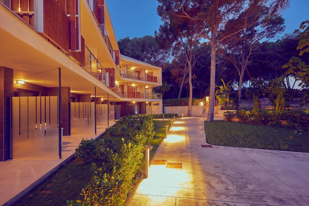Alua Calvia - Hyatt Inclusive Collection — Hotel building in Magaluf, Balearic Islands