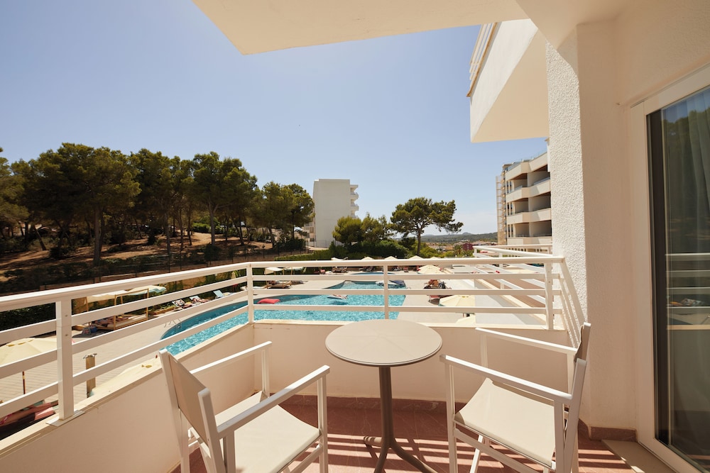 Alua Calvia - Hyatt Inclusive Collection — Swimming pool in Magaluf, Balearic Islands