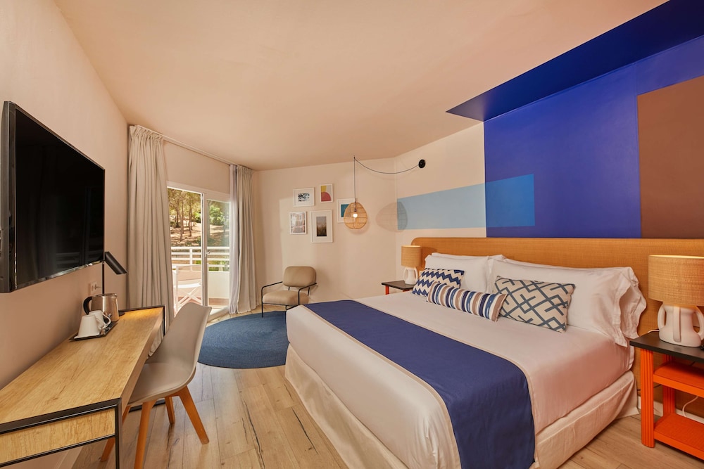 Alua Calvia - Hyatt Inclusive Collection — Hotel rooms in Magaluf, Balearic Islands