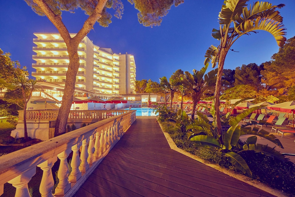 Alua Calvia - Hyatt Inclusive Collection — Swimming pool in Magaluf, Balearic Islands