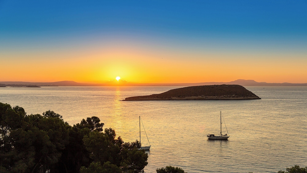 Alua Calvia - Hyatt Inclusive Collection — Beach in Magaluf, Balearic Islands