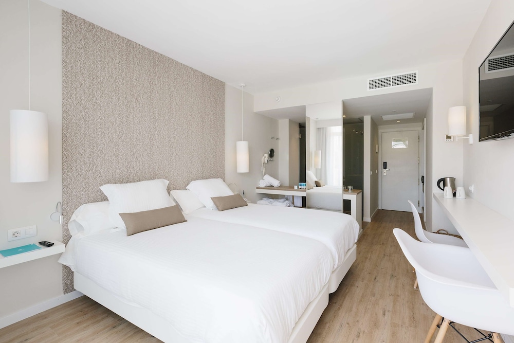 AluaSoul Ibiza -Adults Only - Hyatt Inclusive Collection — Hotel rooms in Santa Eulalia, Balearic Islands