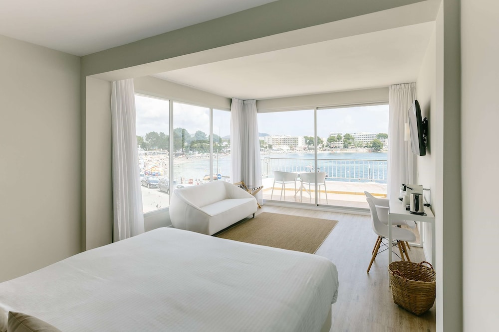 AluaSoul Ibiza -Adults Only - Hyatt Inclusive Collection — Hotel rooms in Santa Eulalia, Balearic Islands