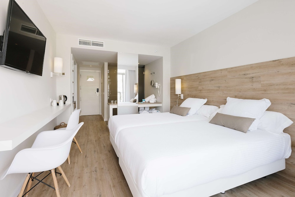 AluaSoul Ibiza -Adults Only - Hyatt Inclusive Collection — Hotel rooms in Santa Eulalia, Balearic Islands