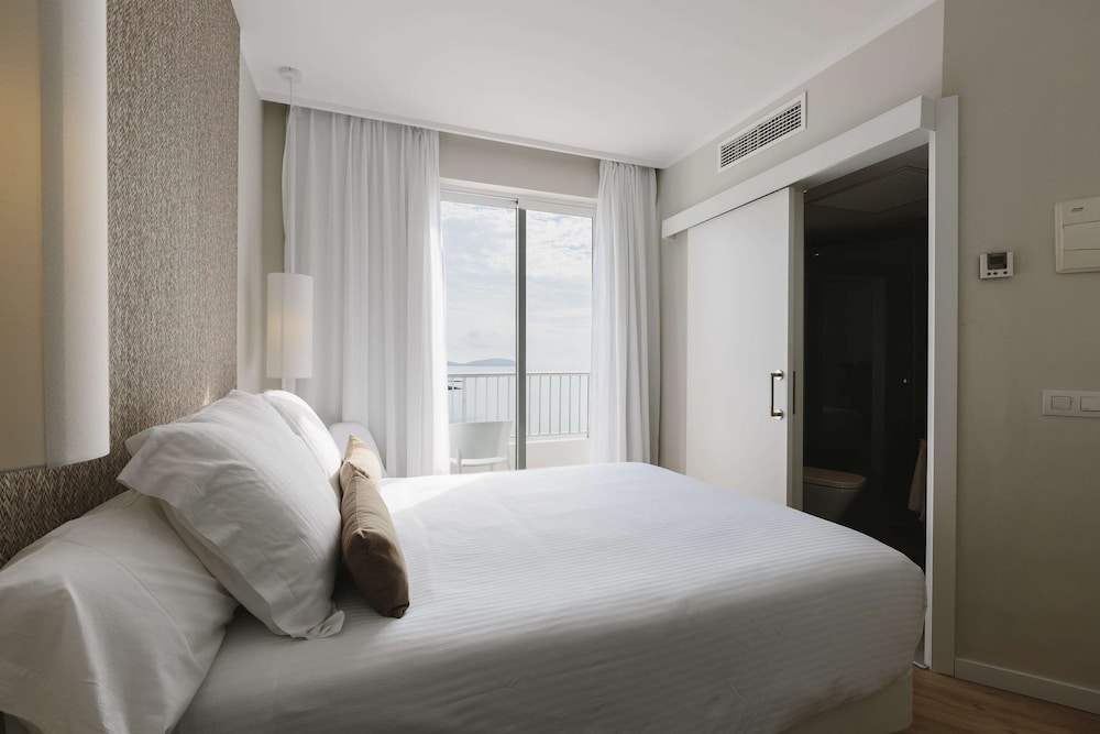 AluaSoul Ibiza -Adults Only - Hyatt Inclusive Collection — Hotel rooms in Santa Eulalia, Balearic Islands