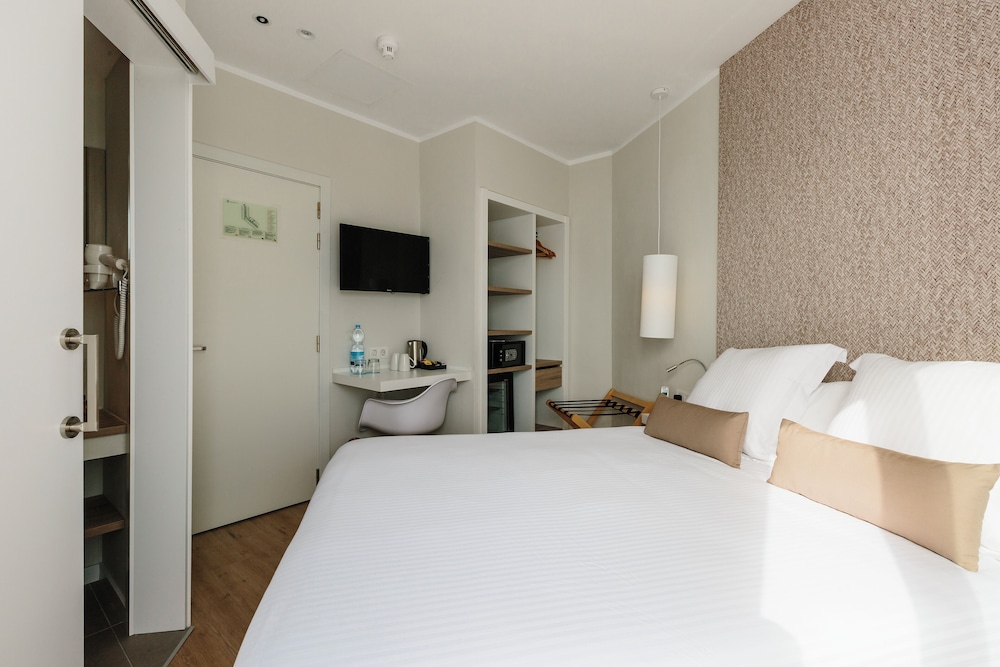 AluaSoul Ibiza -Adults Only - Hyatt Inclusive Collection — Hotel rooms in Santa Eulalia, Balearic Islands