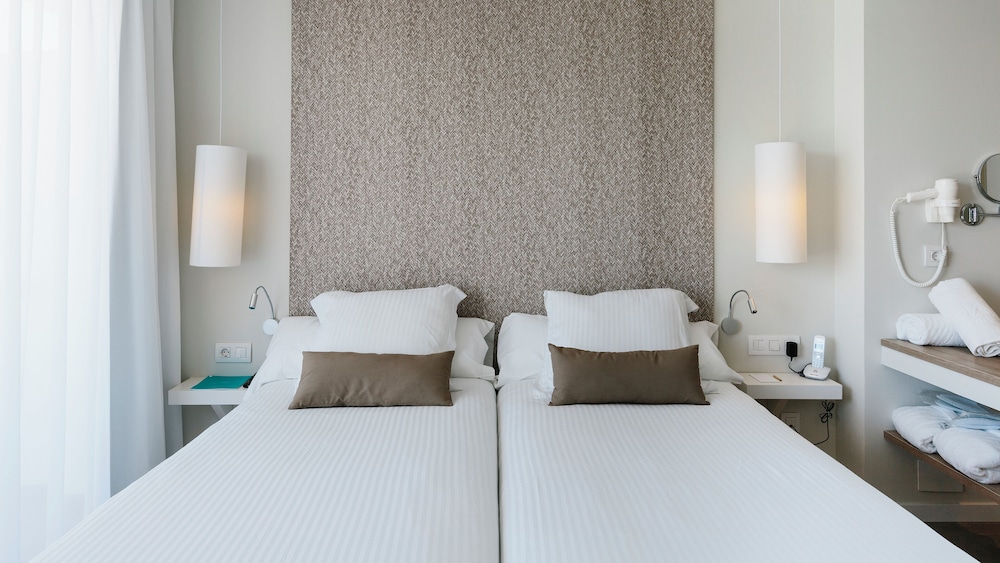 AluaSoul Ibiza -Adults Only - Hyatt Inclusive Collection — Hotel rooms in Santa Eulalia, Balearic Islands