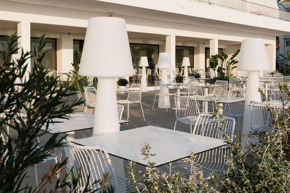 AluaSoul Ibiza -Adults Only - Hyatt Inclusive Collection — Restaurant & bars in Santa Eulalia, Balearic Islands