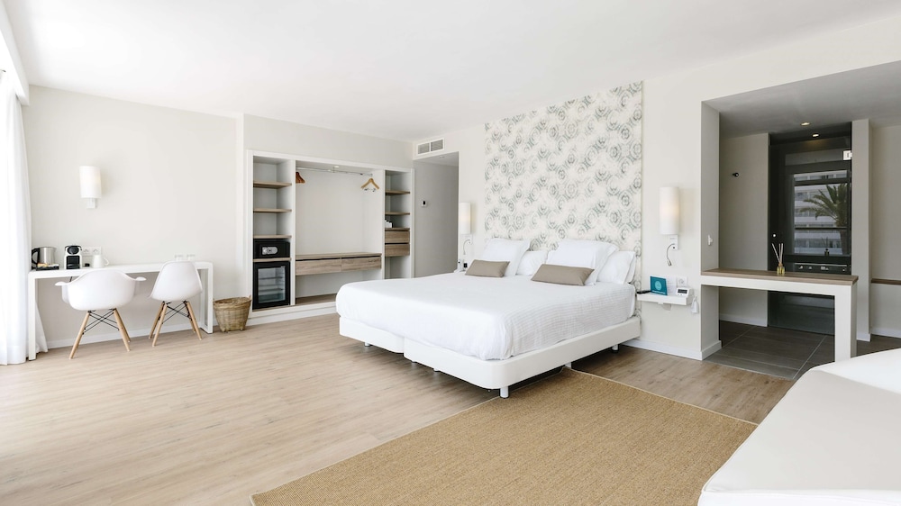 AluaSoul Ibiza -Adults Only - Hyatt Inclusive Collection — Hotel rooms in Santa Eulalia, Balearic Islands