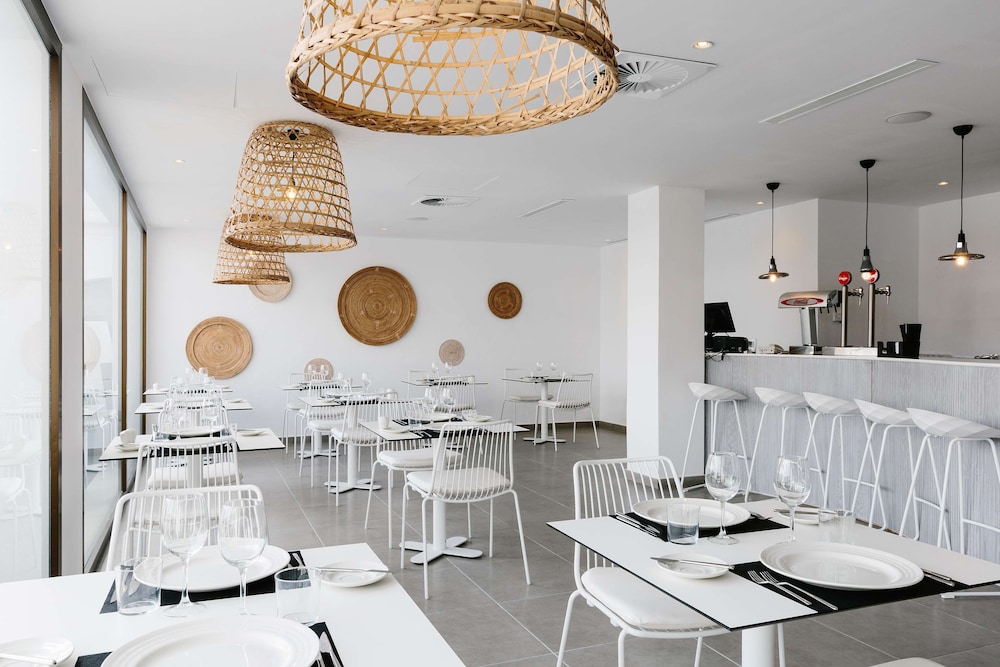 AluaSoul Ibiza -Adults Only - Hyatt Inclusive Collection — Restaurant & bars in Santa Eulalia, Balearic Islands