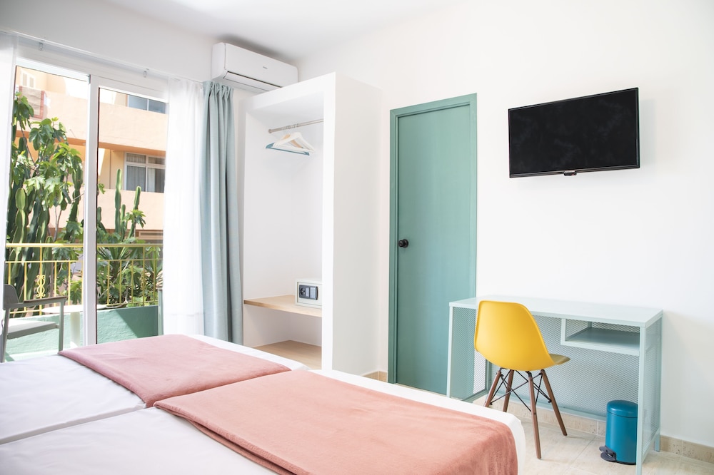 4U Miranda - Adults Only — Rooms in Santa Ponca, Balearic Islands