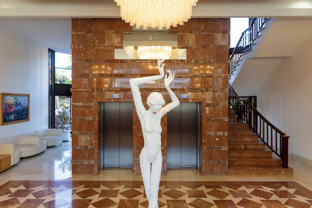 MUR Hotel Neptuno Gran Canaria - Adults Only — Hotel building in Playa del Ingles, Canary Islands
