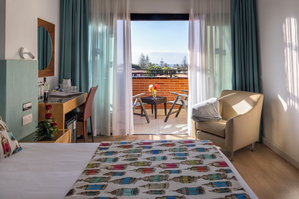 MUR Hotel Neptuno Gran Canaria - Adults Only — Hotel rooms in Playa del Ingles, Canary Islands