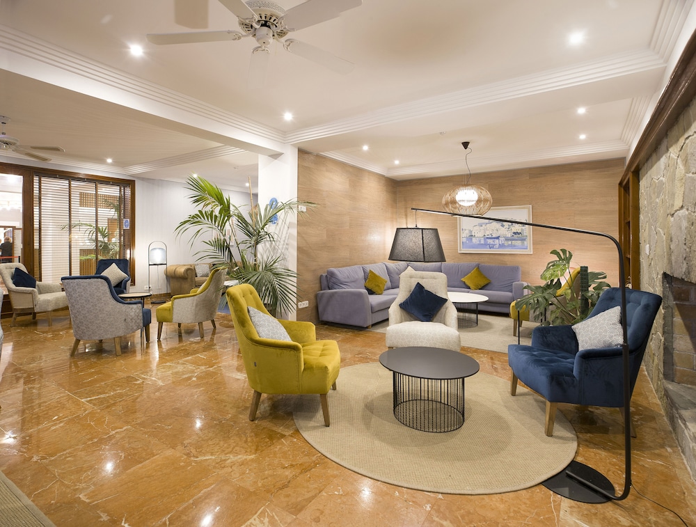 Hotel Osiris Ibiza — Hotel building in San Antonio, Balearic Islands