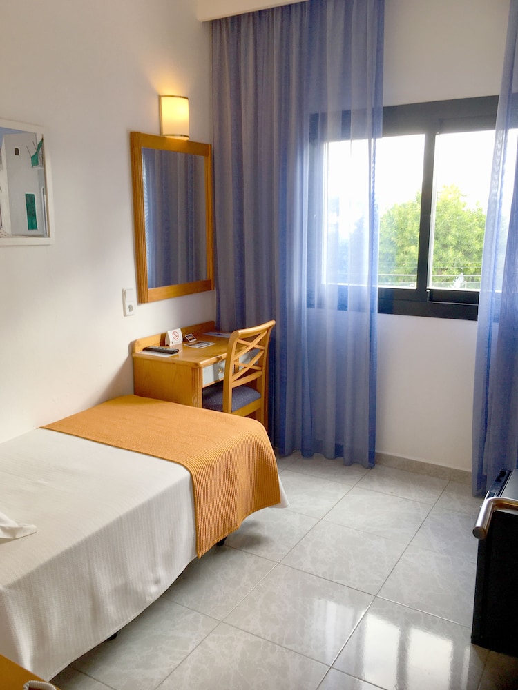 Hotel Osiris Ibiza — Hotel rooms in San Antonio, Balearic Islands