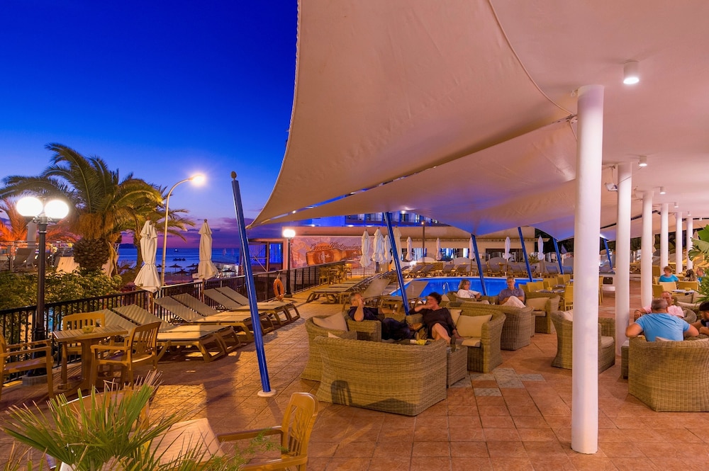 Hotel Osiris Ibiza — Restaurant & bars in San Antonio, Balearic Islands
