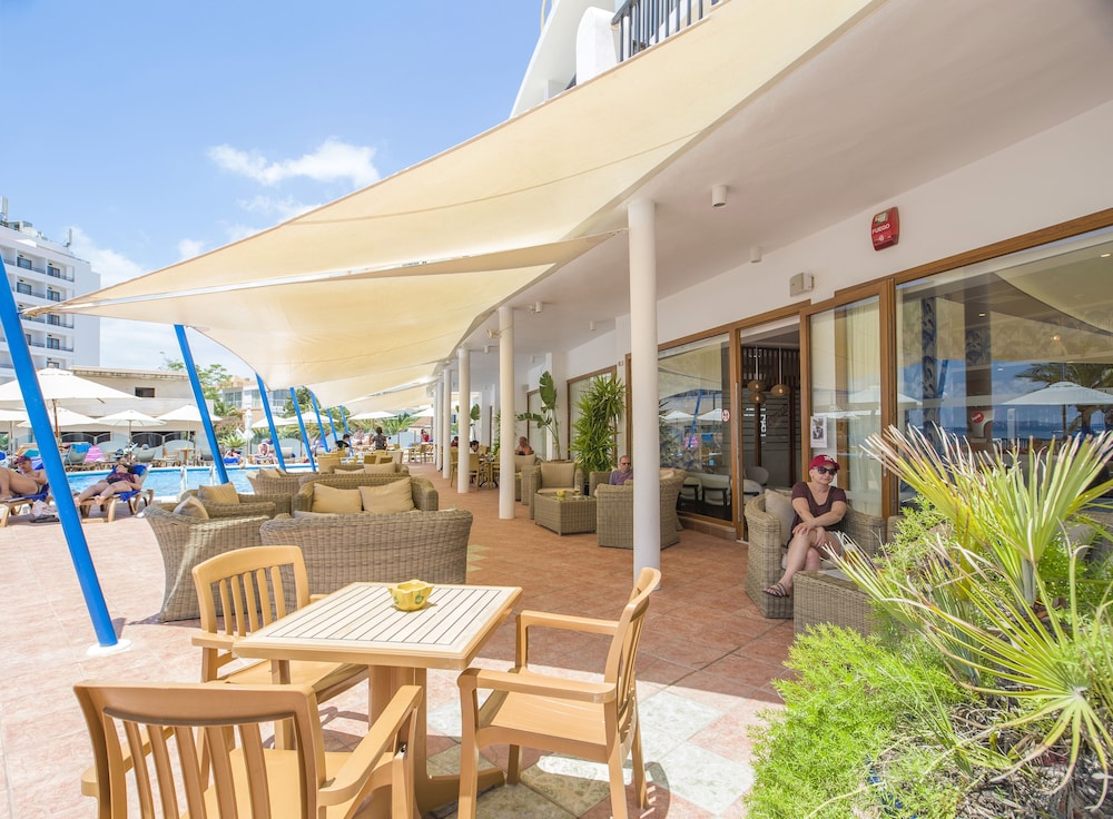 Hotel Osiris Ibiza — Restaurant & bars in San Antonio, Balearic Islands