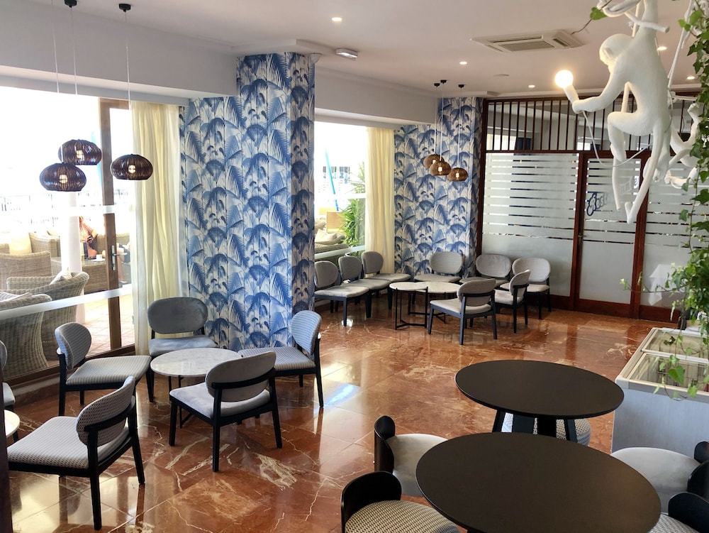 Hotel Osiris Ibiza — Restaurant & bars in San Antonio, Balearic Islands