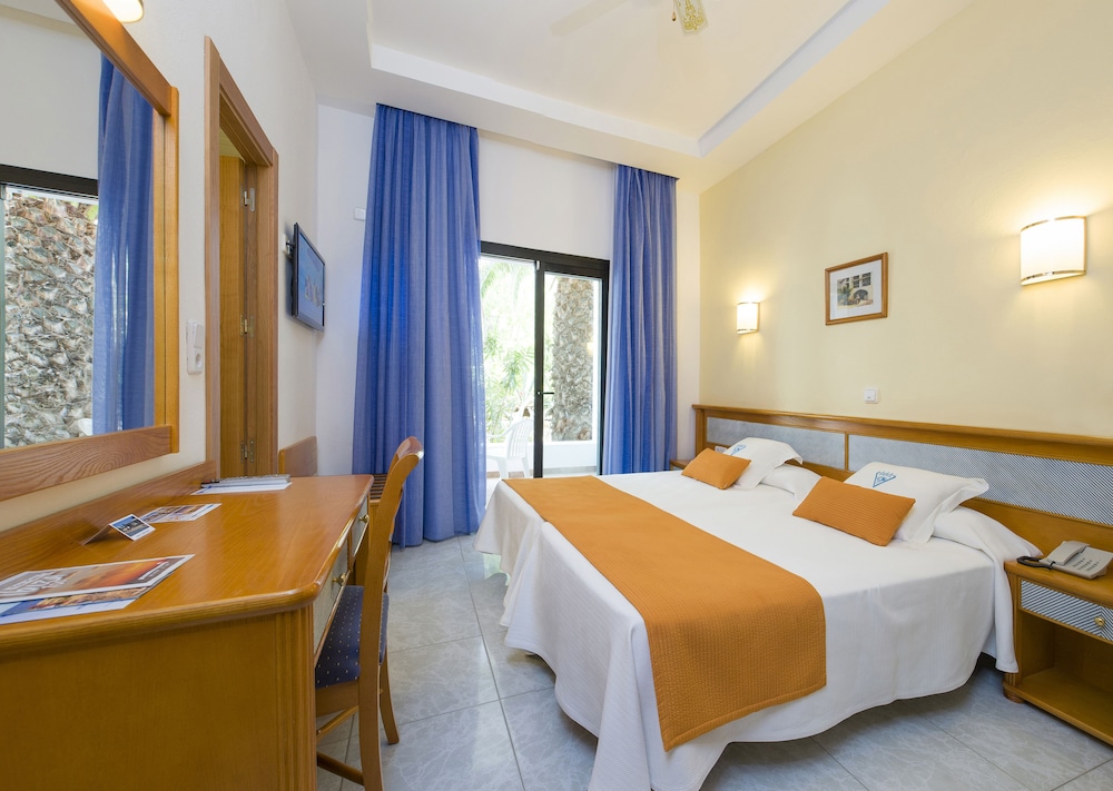 Hotel Osiris Ibiza — Hotel rooms in San Antonio, Balearic Islands