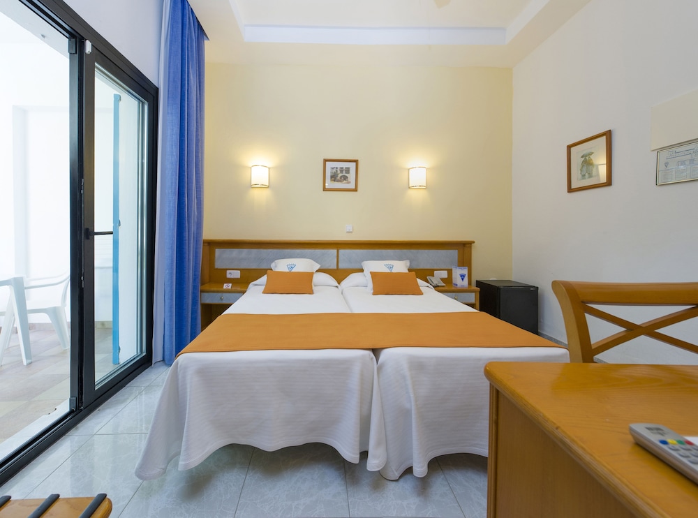 Hotel Osiris Ibiza — Hotel rooms in San Antonio, Balearic Islands
