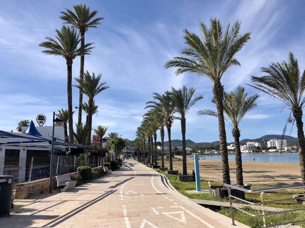Hotel Osiris Ibiza — Beach in San Antonio, Balearic Islands