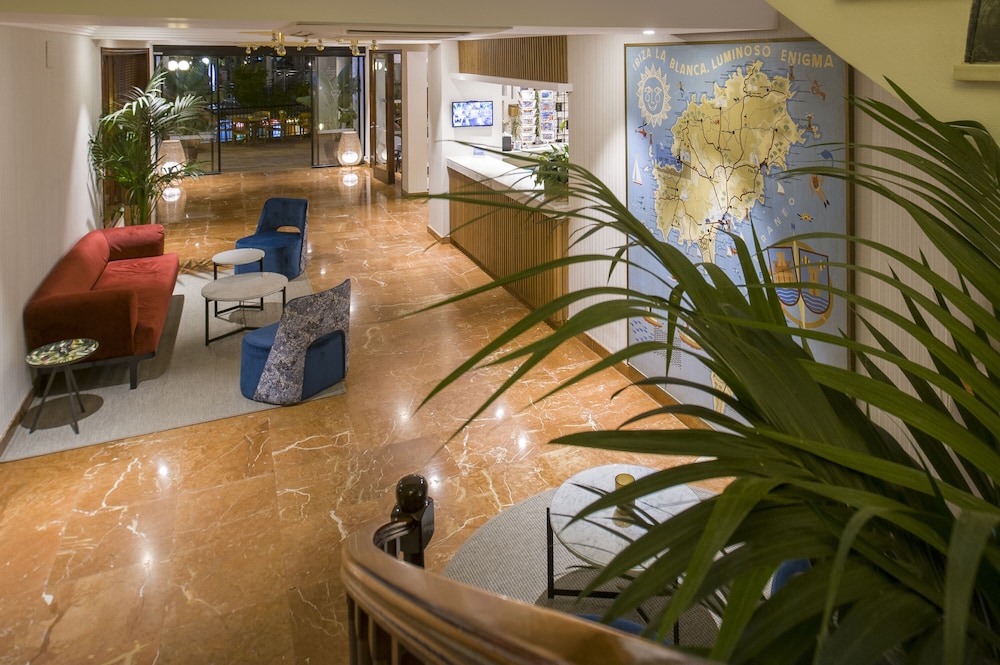 Hotel Osiris Ibiza — Hotel building in San Antonio, Balearic Islands