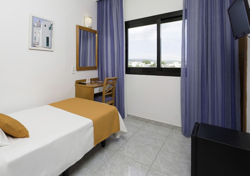 Hotel Osiris Ibiza — Hotel rooms in San Antonio, Balearic Islands