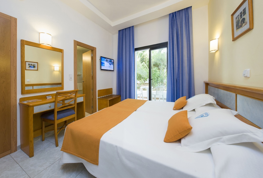 Hotel Osiris Ibiza — Hotel rooms in San Antonio, Balearic Islands