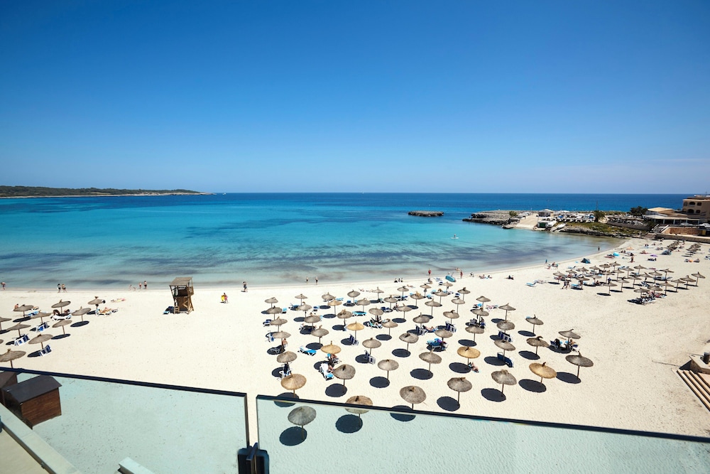 Universal Hotel Perla — Beach in Sa Coma, Balearic Islands