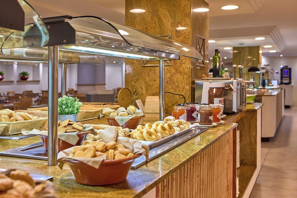 Universal Hotel Perla — Restaurant & bars in Sa Coma, Balearic Islands