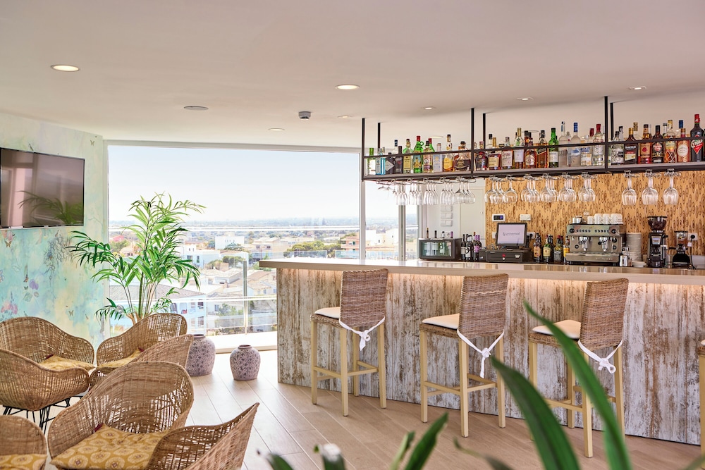 Universal Hotel Perla — Restaurant & bars in Sa Coma, Balearic Islands