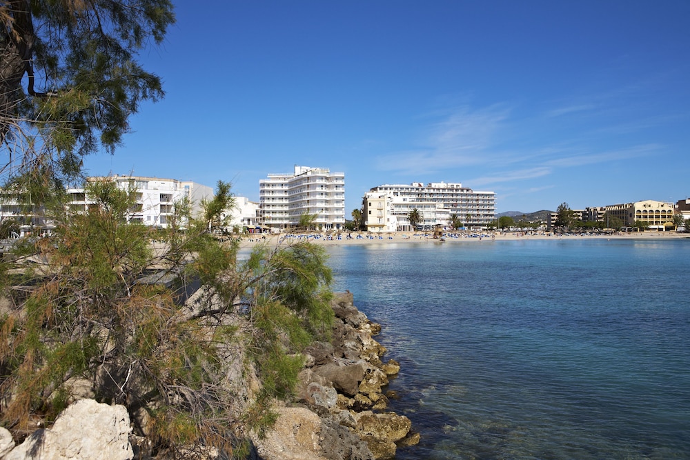 Universal Hotel Perla — Beach in Sa Coma, Balearic Islands