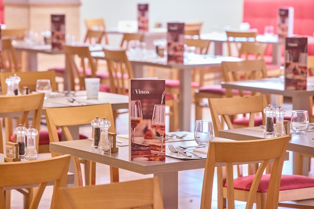 Universal Hotel Perla — Restaurant & bars in Sa Coma, Balearic Islands