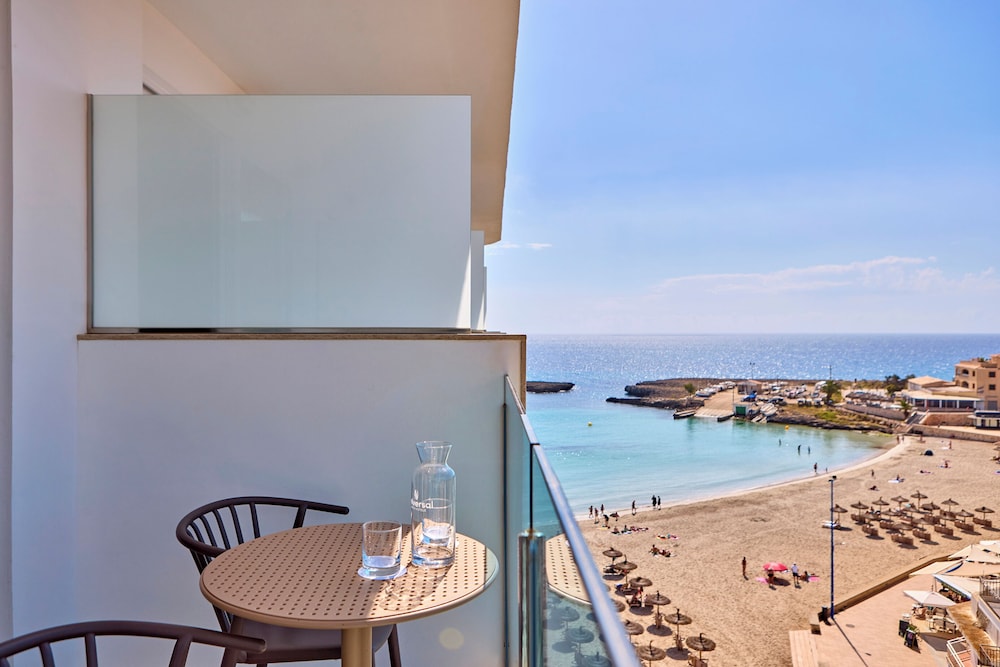 Universal Hotel Perla — Beach in Sa Coma, Balearic Islands