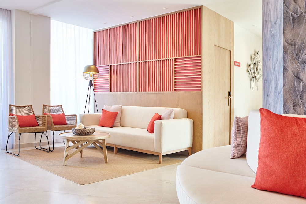 Universal Hotel Perla — Hotel rooms in Sa Coma, Balearic Islands