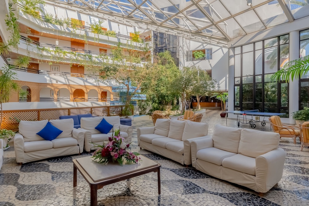 Muthu Oura Praia Hotel — Hotel building in Albufeira, Faro