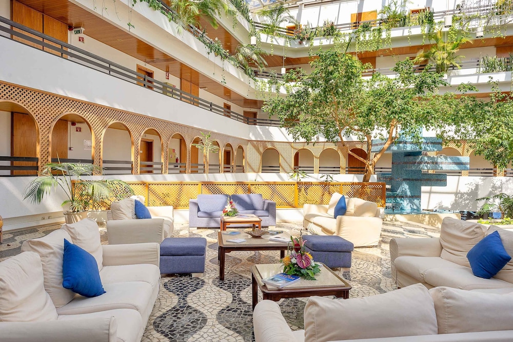 Muthu Oura Praia Hotel — Hotel building in Albufeira, Faro