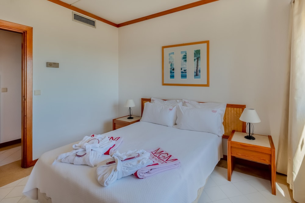 Muthu Oura Praia Hotel — Hotel rooms in Albufeira, Faro