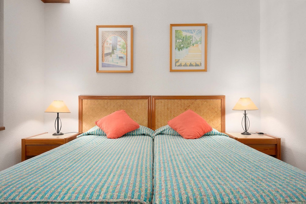 Muthu Oura Praia Hotel — Hotel rooms in Albufeira, Faro
