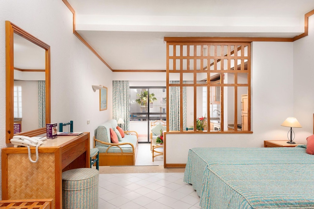 Muthu Oura Praia Hotel — Hotel rooms in Albufeira, Faro