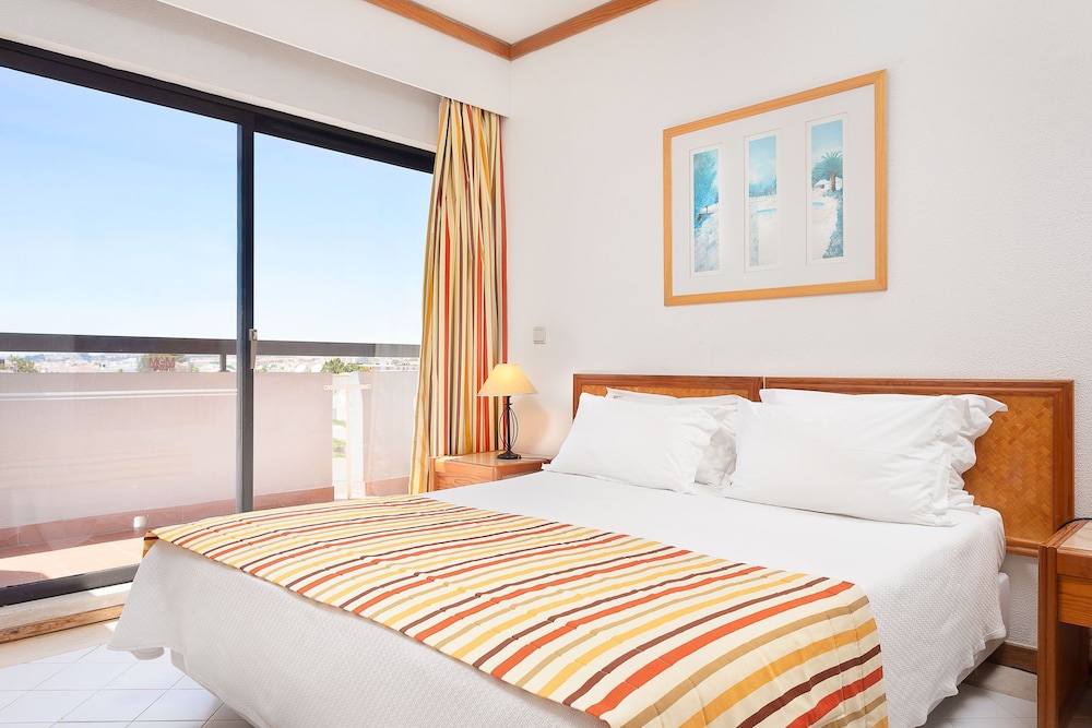 Muthu Oura Praia Hotel — Hotel rooms in Albufeira, Faro