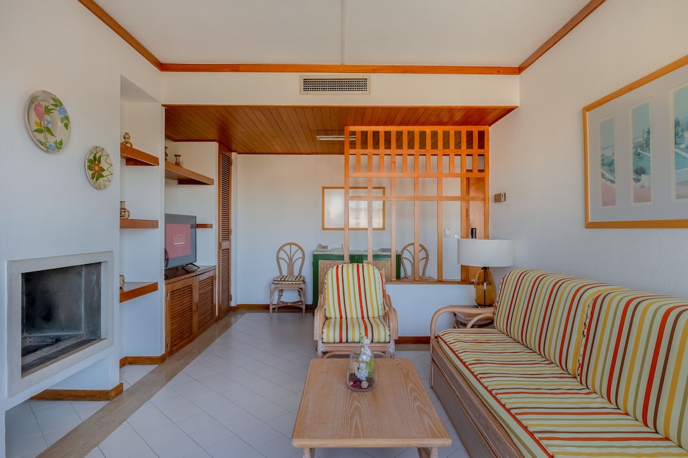 Muthu Oura Praia Hotel — Hotel rooms in Albufeira, Faro
