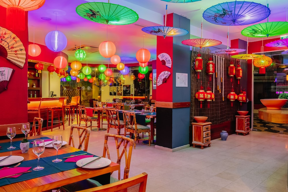 Muthu Oura Praia Hotel — Restaurant & bars in Albufeira, Faro