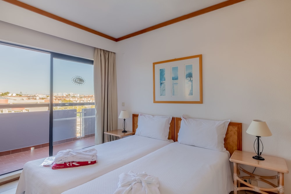 Muthu Oura Praia Hotel — Hotel rooms in Albufeira, Faro