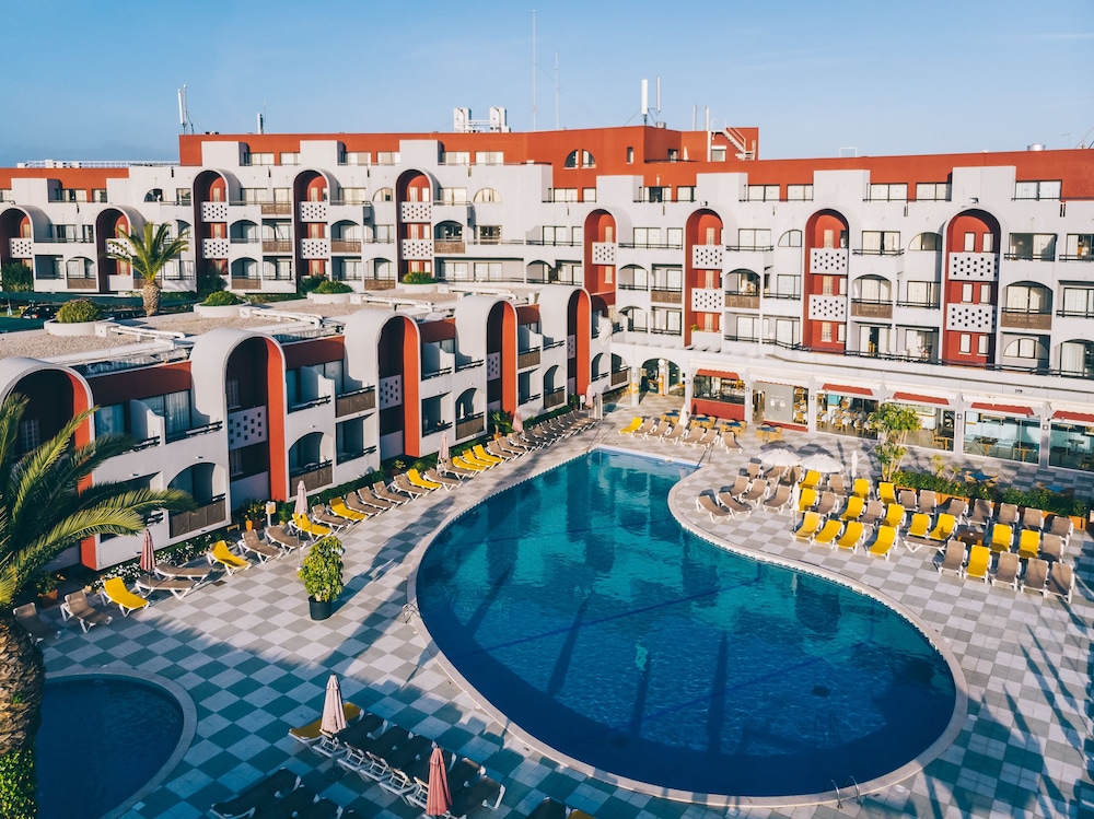 Muthu Oura Praia Hotel — Swimming pool in Albufeira, Faro
