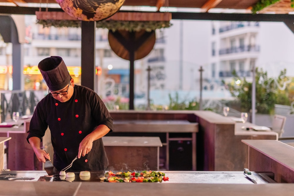 Muthu Oura Praia Hotel — Restaurant & bars in Albufeira, Faro