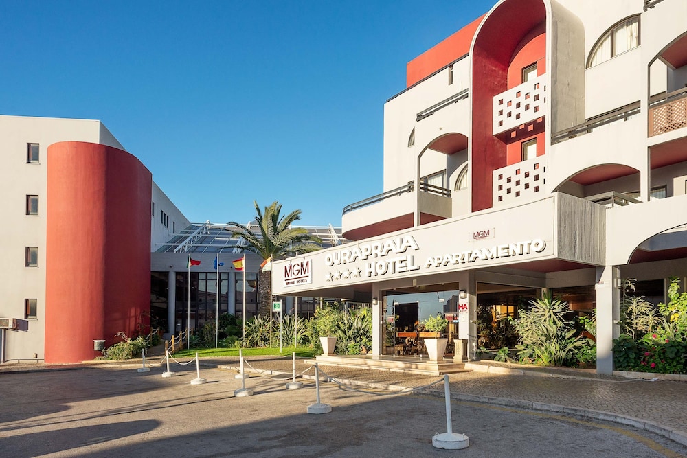 Muthu Oura Praia Hotel — Hotel building in Albufeira, Faro