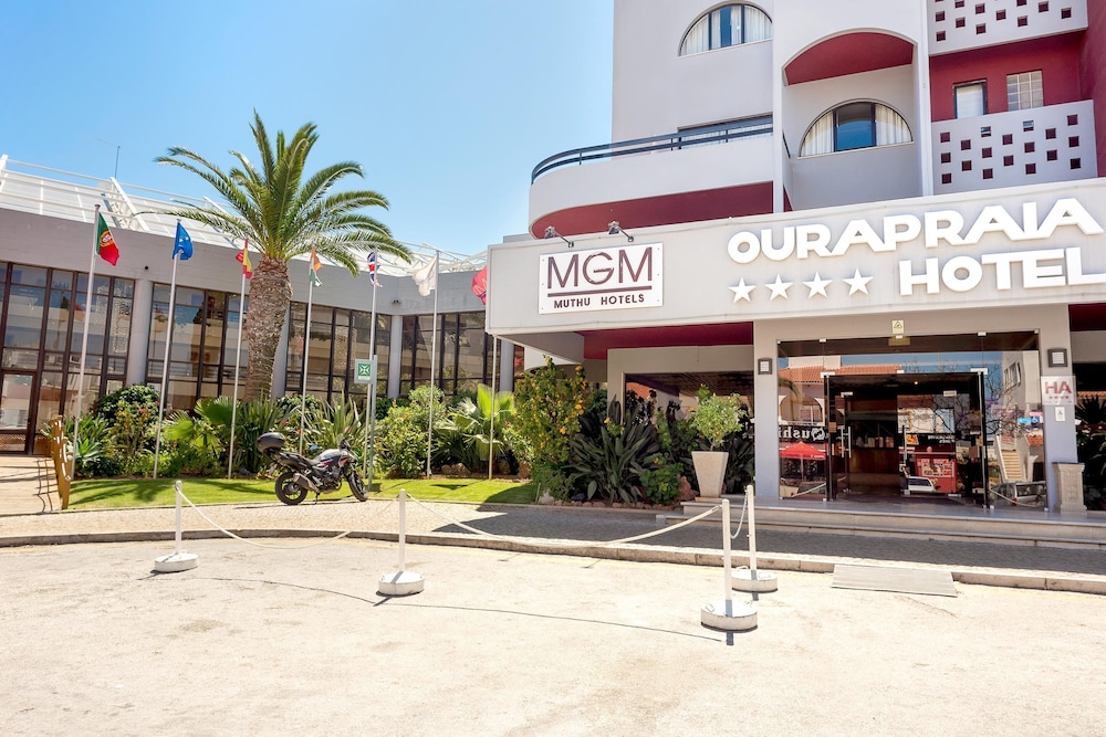 Muthu Oura Praia Hotel — Hotel building in Albufeira, Faro