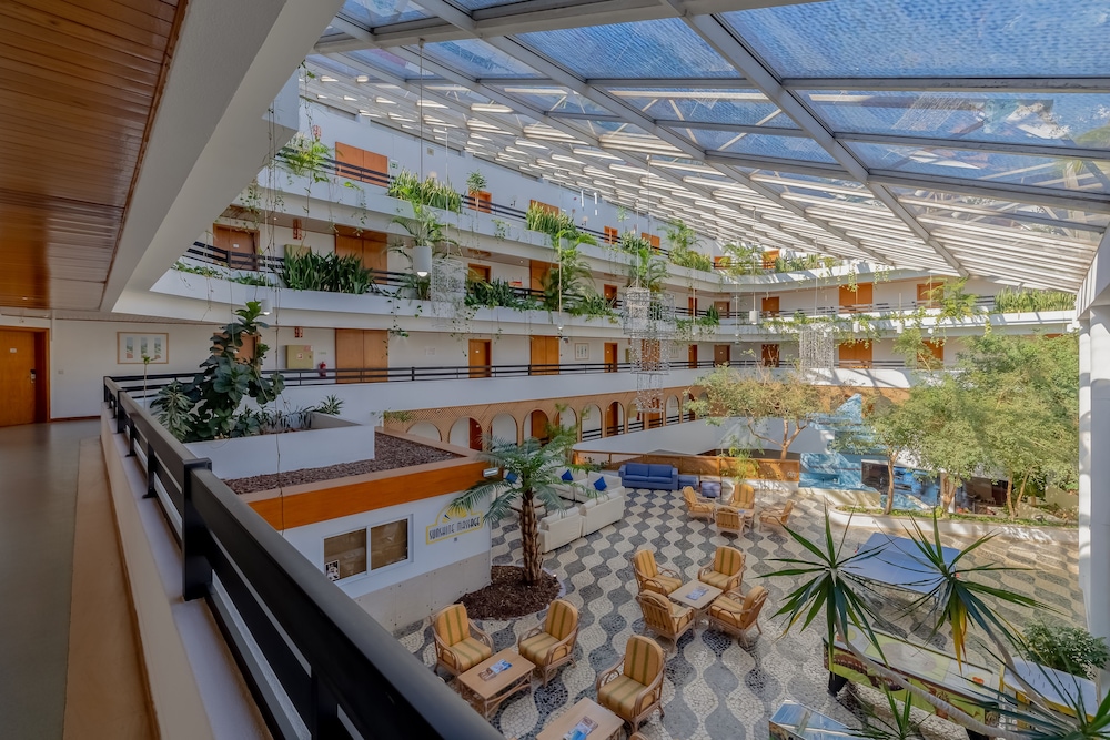 Muthu Oura Praia Hotel — Hotel building in Albufeira, Faro